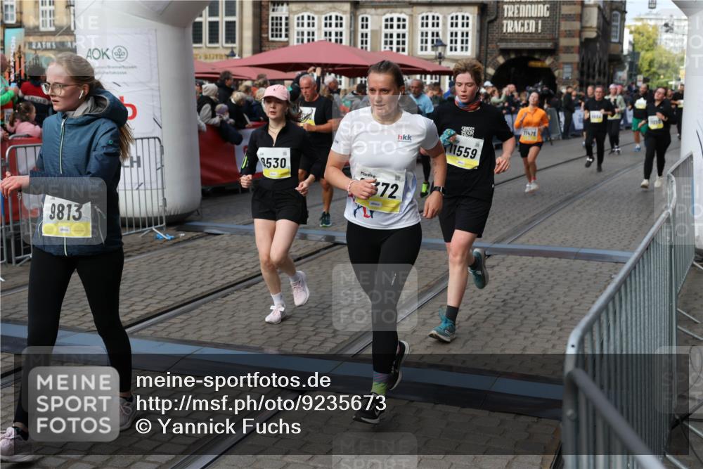 05.10.2025 - 20. swb-Marathon Bremen Yannick Fuchs http://msf.ph/oto/9235673 05.10.2025 11:05:06 Ziel 9220, 9409, 9530, 9660, 9813, 9866, 10684, 10771, 10891, 11090, 11180, 11315, 11372, 11478, 11559, 11636 meine-sportfotos.de