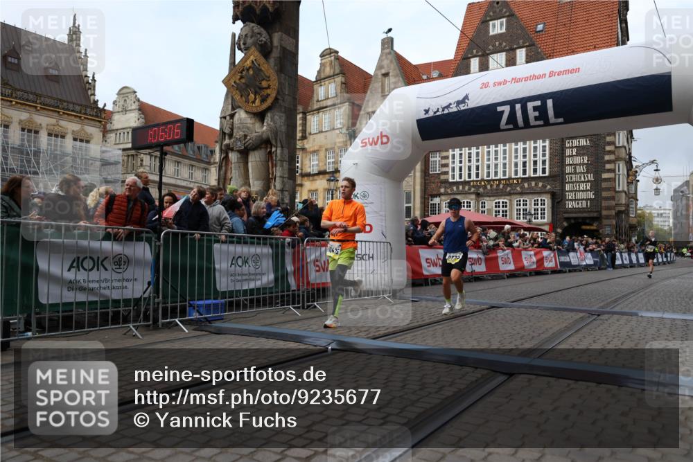 05.10.2025 - 20. swb-Marathon Bremen Yannick Fuchs http://msf.ph/oto/9235677 05.10.2025 10:36:55 Ziel 9429, 9833, 10425 meine-sportfotos.de