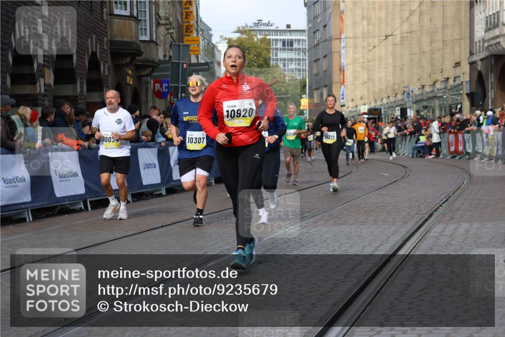 05.10.2025 - 20. swb-Marathon Bremen Strokosch-Dieckow http://msf.ph/oto/9235679 05.10.2025 10:55:06 Ziel 9176, 9318, 9791, 10003, 10014, 10034, 10180, 10307, 10326, 10920, 11317, 11363 meine-sportfotos.de