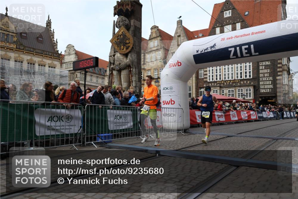 05.10.2025 - 20. swb-Marathon Bremen Yannick Fuchs http://msf.ph/oto/9235680 05.10.2025 10:36:55 Ziel 9429, 9833, 10425 meine-sportfotos.de