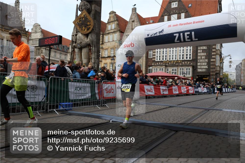 05.10.2025 - 20. swb-Marathon Bremen Yannick Fuchs http://msf.ph/oto/9235699 05.10.2025 10:36:56 Ziel 9429, 9833, 10425 meine-sportfotos.de