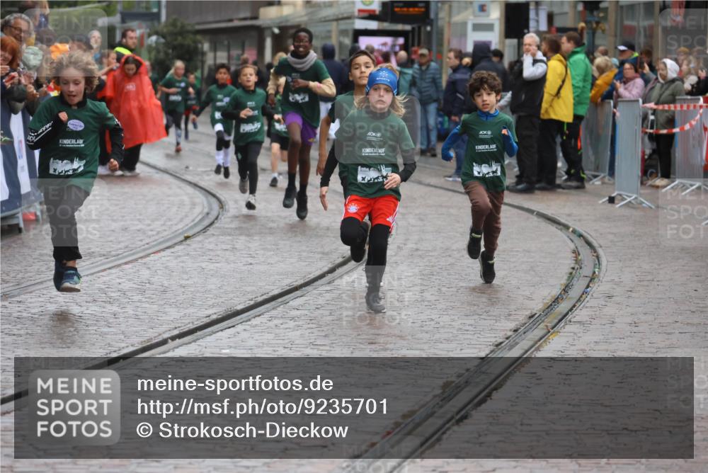 05.10.2025 - 20. swb-Marathon Bremen Strokosch-Dieckow http://msf.ph/oto/9235701 05.10.2025 15:20:01 Ziel  meine-sportfotos.de