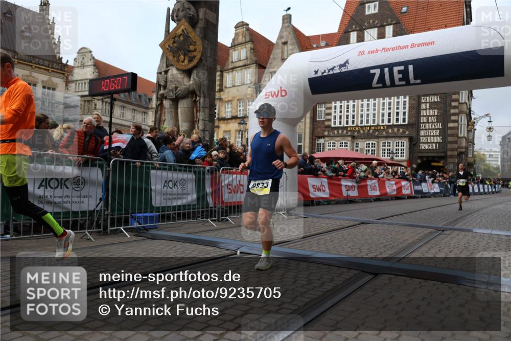 05.10.2025 - 20. swb-Marathon Bremen Yannick Fuchs http://msf.ph/oto/9235705 05.10.2025 10:36:56 Ziel 9429, 9833, 10425 meine-sportfotos.de