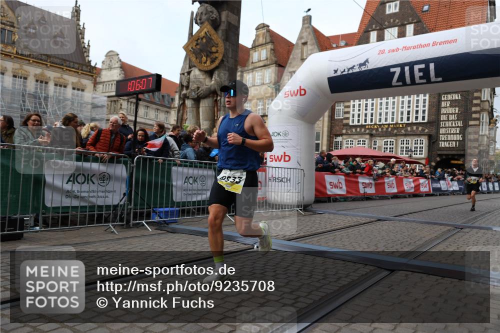 05.10.2025 - 20. swb-Marathon Bremen Yannick Fuchs http://msf.ph/oto/9235708 05.10.2025 10:36:56 Ziel 9429, 9833, 10425 meine-sportfotos.de