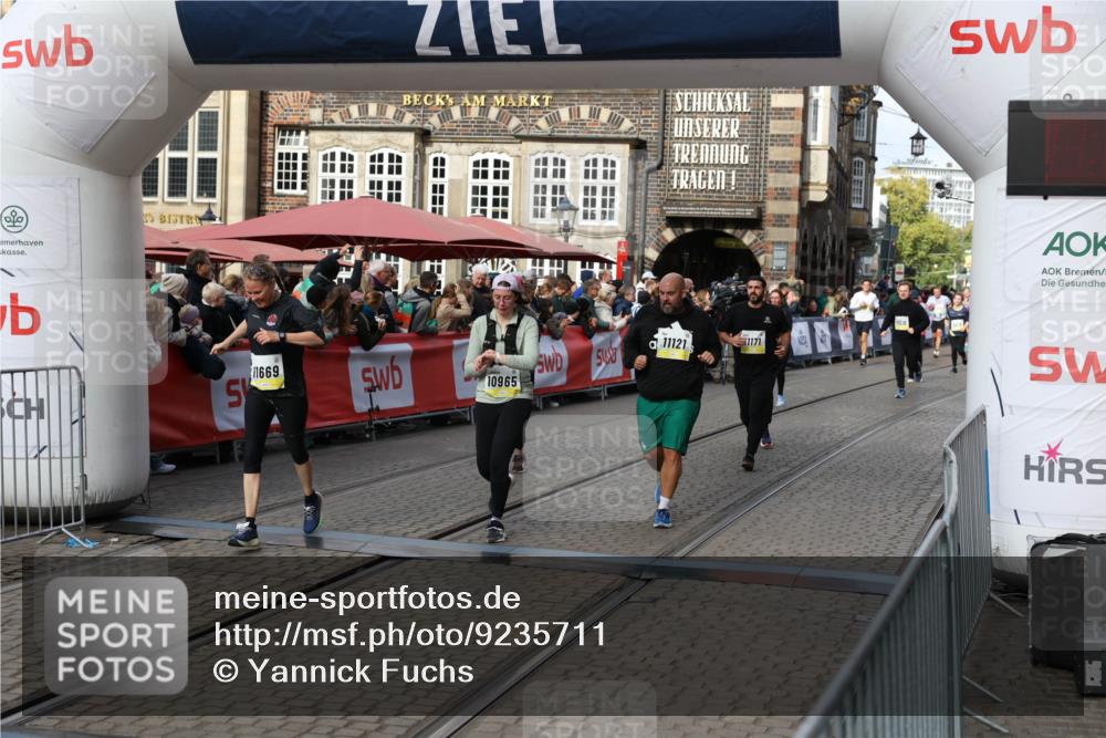 05.10.2025 - 20. swb-Marathon Bremen Yannick Fuchs http://msf.ph/oto/9235711 05.10.2025 11:05:11 Ziel 9220, 9409, 9530, 9642, 9660, 10965, 11090, 11121, 11171, 11180, 11412, 11478, 11559 meine-sportfotos.de
