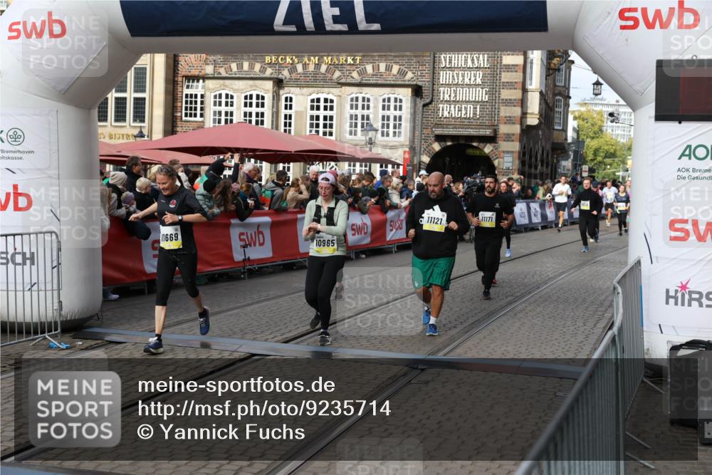 05.10.2025 - 20. swb-Marathon Bremen Yannick Fuchs http://msf.ph/oto/9235714 05.10.2025 11:05:11 Ziel 9220, 9409, 9530, 9642, 9660, 10965, 11090, 11121, 11171, 11180, 11412, 11478, 11559 meine-sportfotos.de