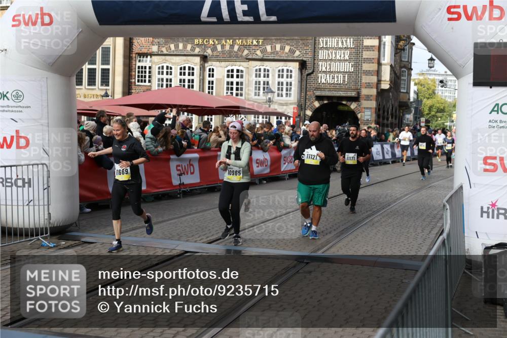 05.10.2025 - 20. swb-Marathon Bremen Yannick Fuchs http://msf.ph/oto/9235715 05.10.2025 11:05:11 Ziel 9220, 9409, 9530, 9642, 9660, 10965, 11090, 11121, 11171, 11180, 11412, 11478, 11559 meine-sportfotos.de