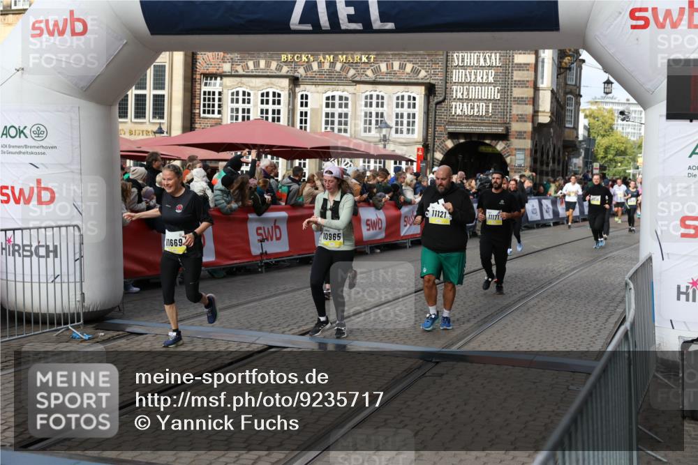 05.10.2025 - 20. swb-Marathon Bremen Yannick Fuchs http://msf.ph/oto/9235717 05.10.2025 11:05:11 Ziel 9220, 9409, 9530, 9642, 9660, 10965, 11090, 11121, 11171, 11180, 11412, 11478, 11559 meine-sportfotos.de