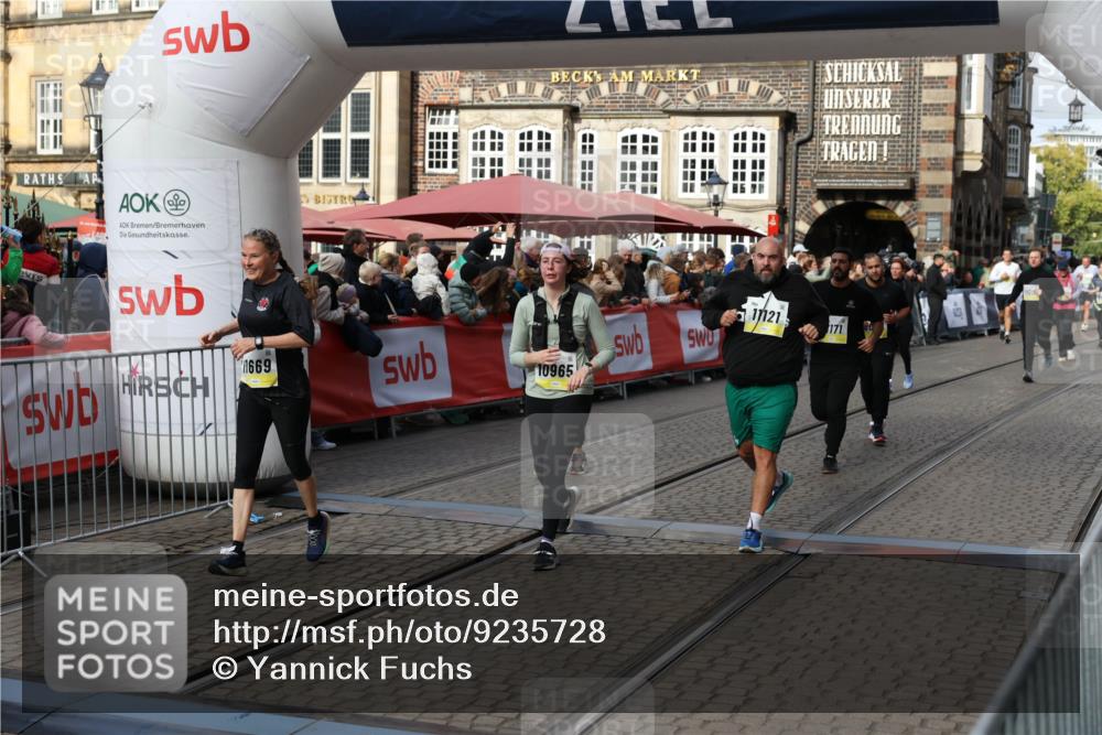 05.10.2025 - 20. swb-Marathon Bremen Yannick Fuchs http://msf.ph/oto/9235728 05.10.2025 11:05:12 Ziel 9220, 9409, 9642, 9660, 9668, 10965, 11016, 11090, 11121, 11171, 11180, 11412, 11478 meine-sportfotos.de