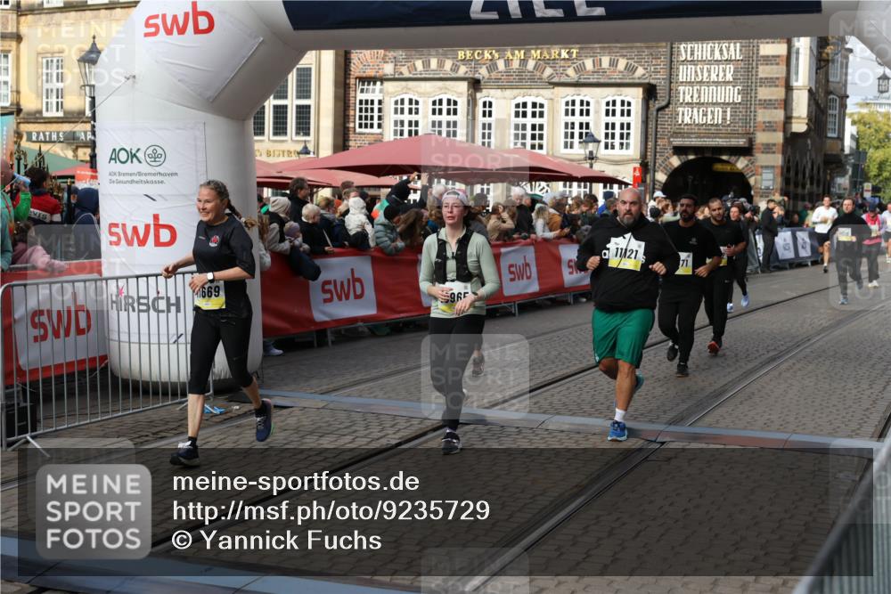 05.10.2025 - 20. swb-Marathon Bremen Yannick Fuchs http://msf.ph/oto/9235729 05.10.2025 11:05:12 Ziel 9220, 9409, 9642, 9660, 9668, 10965, 11016, 11090, 11121, 11171, 11180, 11412, 11478 meine-sportfotos.de