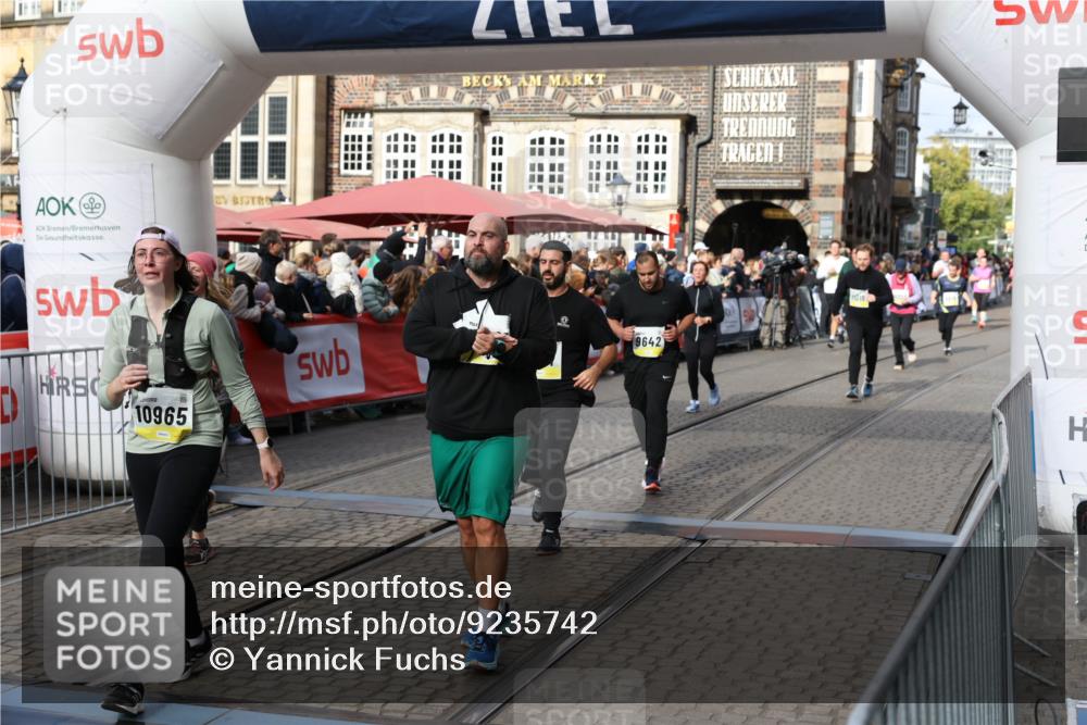 05.10.2025 - 20. swb-Marathon Bremen Yannick Fuchs http://msf.ph/oto/9235742 05.10.2025 11:05:13 Ziel 9409, 9642, 9660, 9668, 10965, 11016, 11090, 11121, 11171, 11412, 11478 meine-sportfotos.de