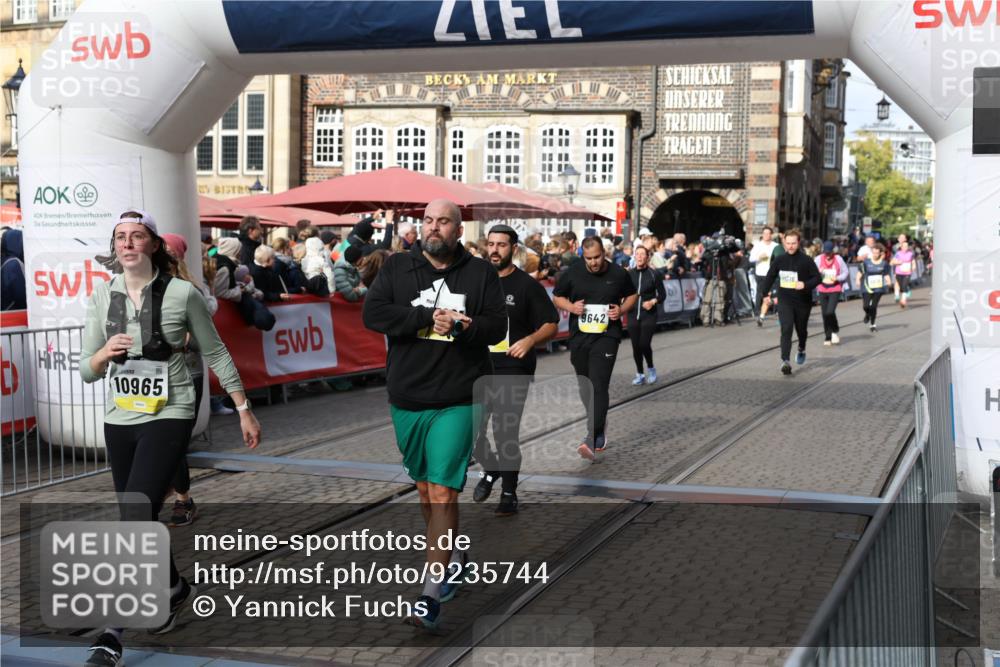 05.10.2025 - 20. swb-Marathon Bremen Yannick Fuchs http://msf.ph/oto/9235744 05.10.2025 11:05:13 Ziel 9409, 9642, 9660, 9668, 10965, 11016, 11090, 11121, 11171, 11412, 11478 meine-sportfotos.de