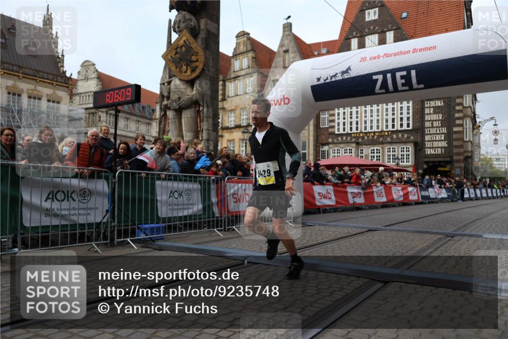 05.10.2025 - 20. swb-Marathon Bremen Yannick Fuchs http://msf.ph/oto/9235748 05.10.2025 10:36:59 Ziel 9429, 9833, 10425 meine-sportfotos.de
