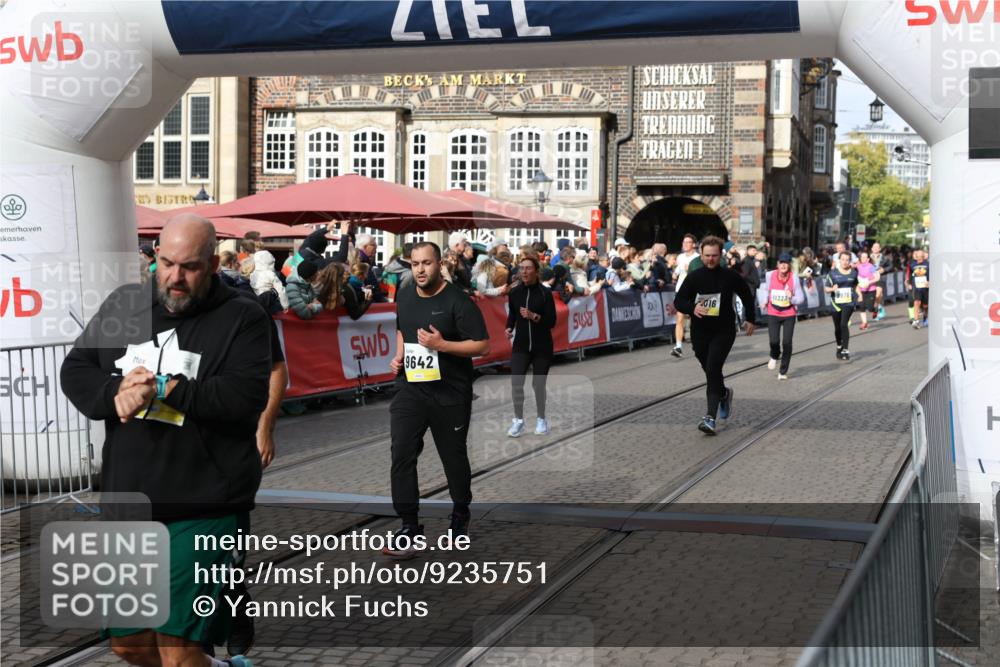 05.10.2025 - 20. swb-Marathon Bremen Yannick Fuchs http://msf.ph/oto/9235751 05.10.2025 11:05:14 Ziel 9409, 9642, 9660, 9668, 10018, 10021, 10965, 11016, 11090, 11121, 11171, 11323, 11412 meine-sportfotos.de