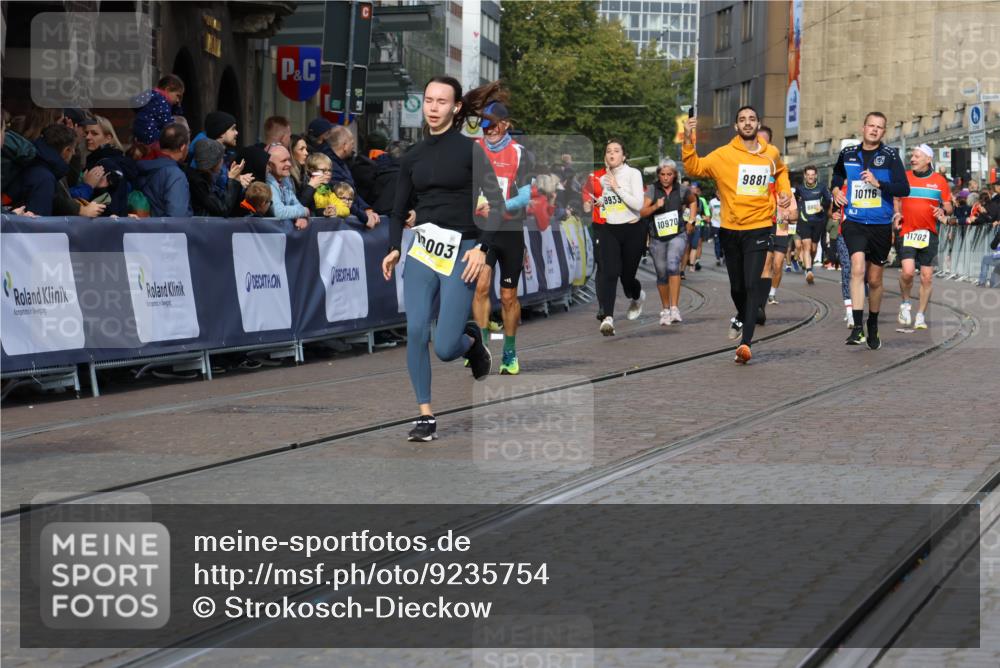 05.10.2025 - 20. swb-Marathon Bremen Strokosch-Dieckow http://msf.ph/oto/9235754 05.10.2025 10:55:13 Ziel 9176, 9201, 9318, 9654, 9881, 9933, 10003, 10034, 10116, 10326, 11042, 11140, 11317 meine-sportfotos.de