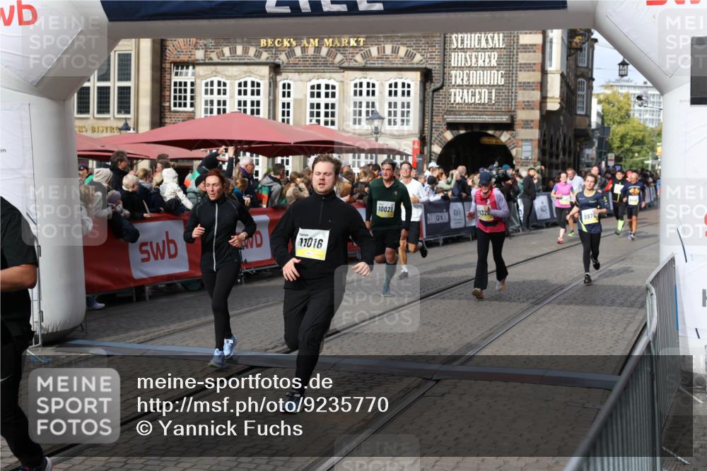05.10.2025 - 20. swb-Marathon Bremen Yannick Fuchs http://msf.ph/oto/9235770 05.10.2025 11:05:16 Ziel 9642, 9668, 9978, 10018, 10021, 10965, 11016, 11121, 11171, 11323, 11412 meine-sportfotos.de