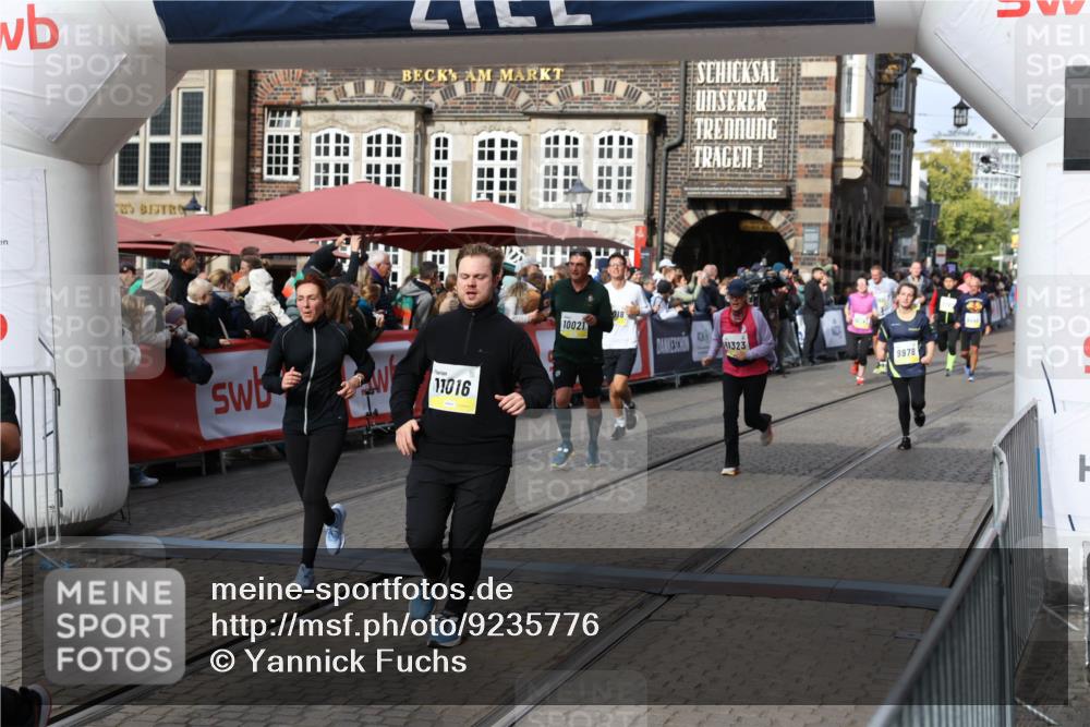 05.10.2025 - 20. swb-Marathon Bremen Yannick Fuchs http://msf.ph/oto/9235776 05.10.2025 11:05:16 Ziel 9642, 9668, 9978, 10018, 10021, 10965, 11016, 11121, 11171, 11323, 11412 meine-sportfotos.de