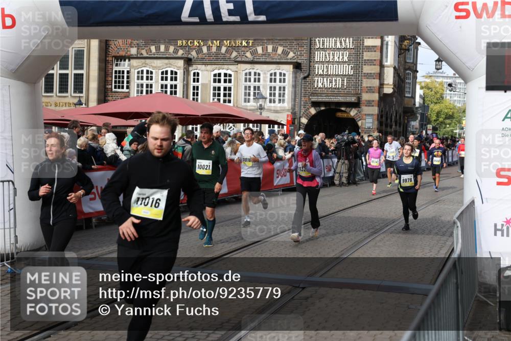 05.10.2025 - 20. swb-Marathon Bremen Yannick Fuchs http://msf.ph/oto/9235779 05.10.2025 11:05:16 Ziel 9642, 9668, 9978, 10018, 10021, 10965, 11016, 11121, 11171, 11323, 11412 meine-sportfotos.de