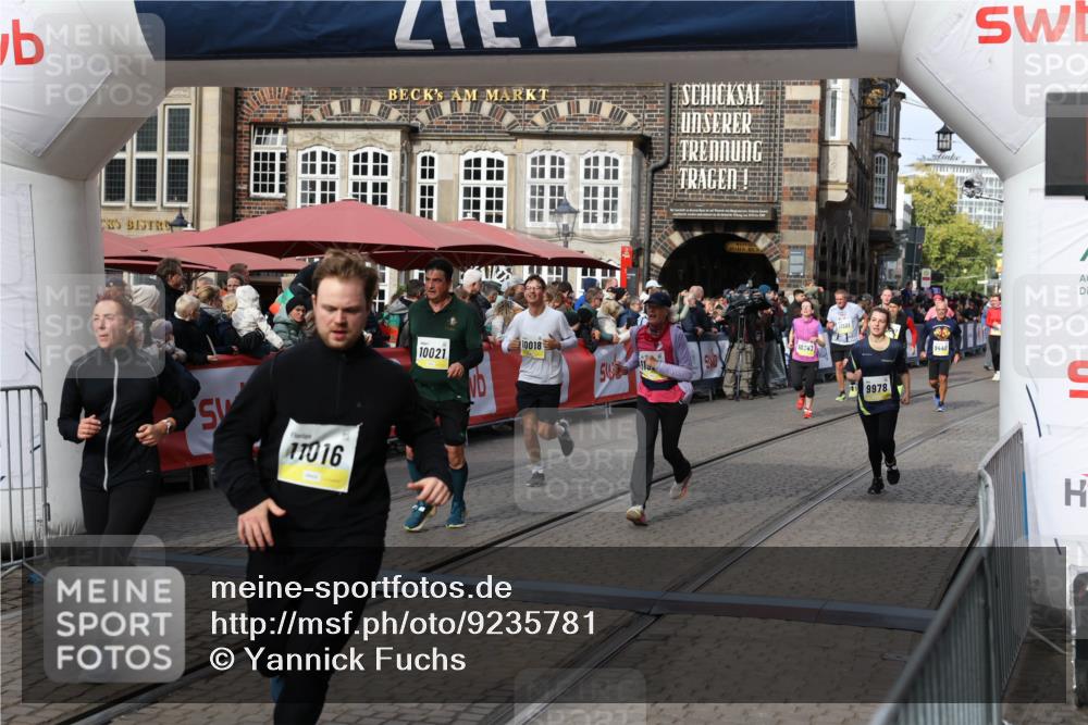 05.10.2025 - 20. swb-Marathon Bremen Yannick Fuchs http://msf.ph/oto/9235781 05.10.2025 11:05:16 Ziel 9642, 9668, 9978, 10018, 10021, 10965, 11016, 11121, 11171, 11323, 11412 meine-sportfotos.de