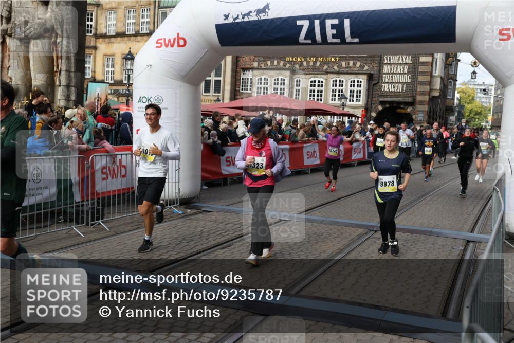 05.10.2025 - 20. swb-Marathon Bremen Yannick Fuchs http://msf.ph/oto/9235787 05.10.2025 11:05:19 Ziel 9440, 9642, 9668, 9978, 10018, 10021, 10255, 10343, 10990, 11016, 11171, 11323, 11412, 11650, 11707 meine-sportfotos.de