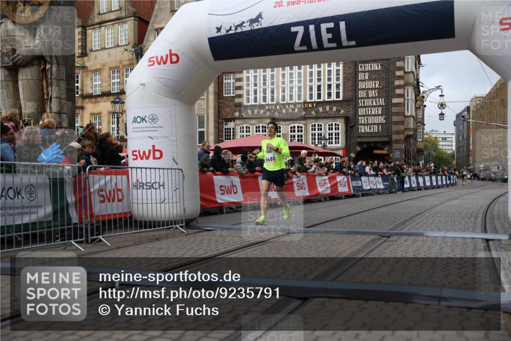 05.10.2025 - 20. swb-Marathon Bremen Yannick Fuchs http://msf.ph/oto/9235791 05.10.2025 10:37:13 Ziel 9480 meine-sportfotos.de