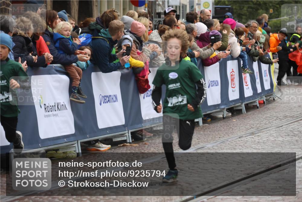 05.10.2025 - 20. swb-Marathon Bremen Strokosch-Dieckow http://msf.ph/oto/9235794 05.10.2025 15:20:02 Ziel  meine-sportfotos.de