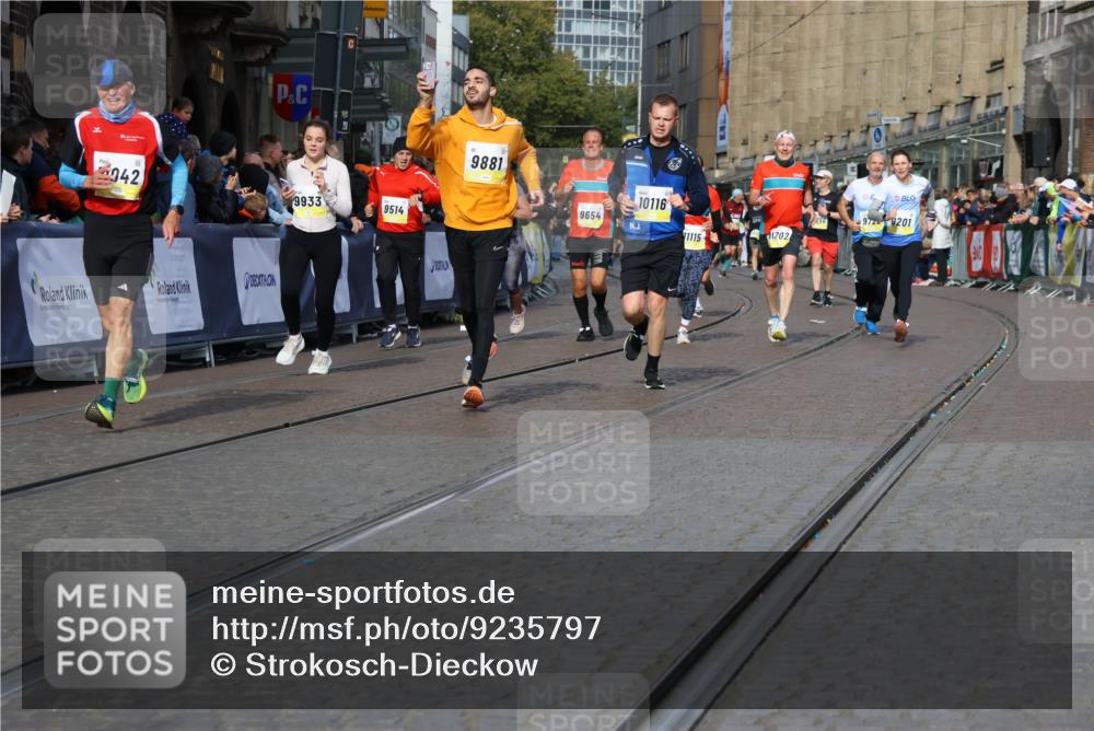 05.10.2025 - 20. swb-Marathon Bremen Strokosch-Dieckow http://msf.ph/oto/9235797 05.10.2025 10:55:16 Ziel 9201, 9318, 9350, 9514, 9654, 9881, 9933, 10003, 10116, 10260, 10326, 10970, 11042, 11115, 11140, 11431, 11702 meine-sportfotos.de