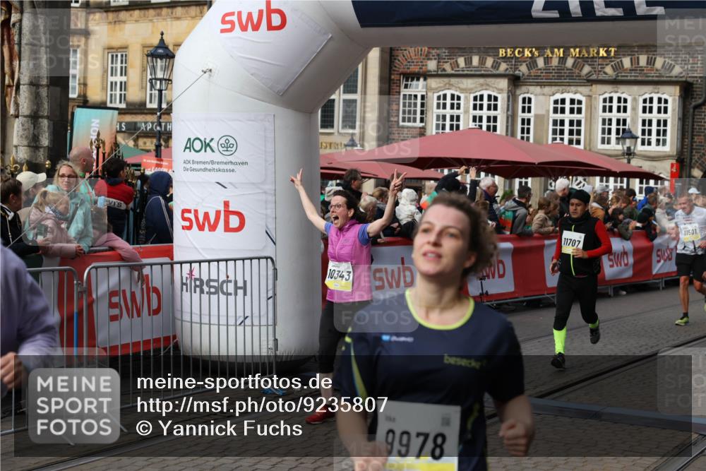 05.10.2025 - 20. swb-Marathon Bremen Yannick Fuchs http://msf.ph/oto/9235807 05.10.2025 11:05:21 Ziel 9440, 9668, 9690, 9978, 10018, 10021, 10255, 10343, 10990, 11016, 11323, 11501, 11540, 11650, 11707 meine-sportfotos.de