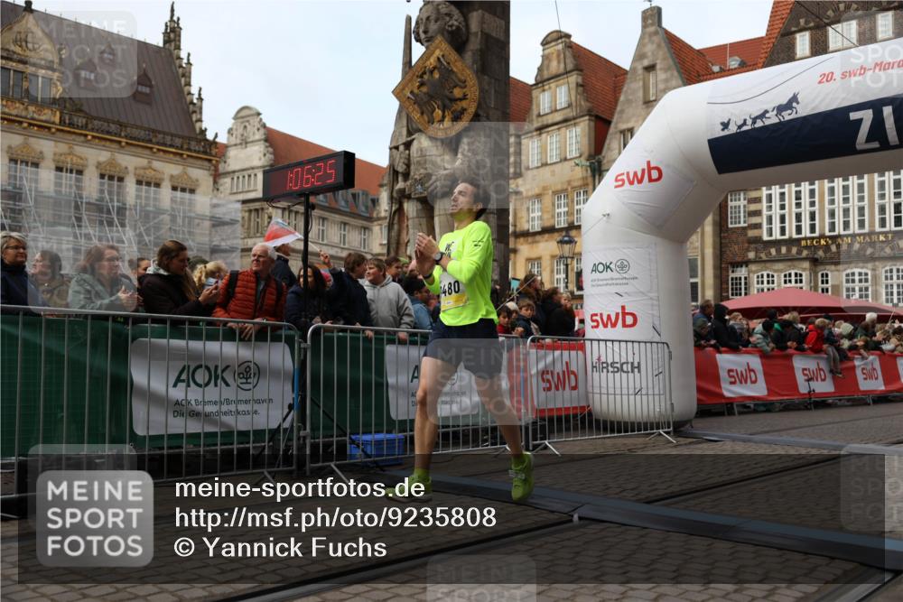 05.10.2025 - 20. swb-Marathon Bremen Yannick Fuchs http://msf.ph/oto/9235808 05.10.2025 10:37:14 Ziel 9480 meine-sportfotos.de