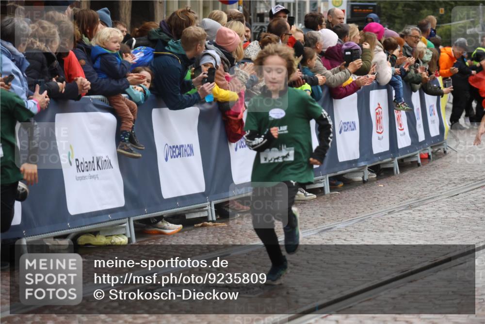 05.10.2025 - 20. swb-Marathon Bremen Strokosch-Dieckow http://msf.ph/oto/9235809 05.10.2025 15:20:03 Ziel  meine-sportfotos.de