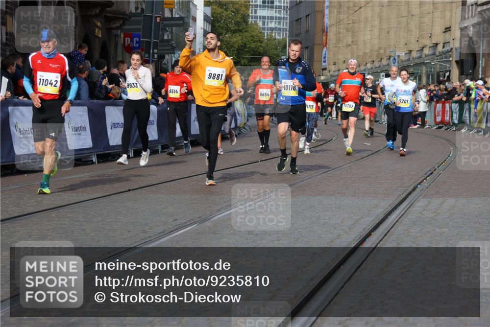 05.10.2025 - 20. swb-Marathon Bremen Strokosch-Dieckow http://msf.ph/oto/9235810 05.10.2025 10:55:16 Ziel 9201, 9318, 9350, 9514, 9654, 9881, 9933, 10003, 10116, 10260, 10326, 10970, 11042, 11115, 11140, 11431, 11702 meine-sportfotos.de