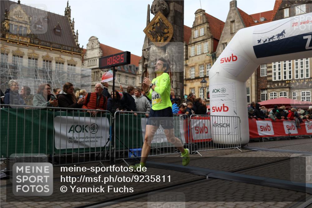 05.10.2025 - 20. swb-Marathon Bremen Yannick Fuchs http://msf.ph/oto/9235811 05.10.2025 10:37:14 Ziel 9480 meine-sportfotos.de