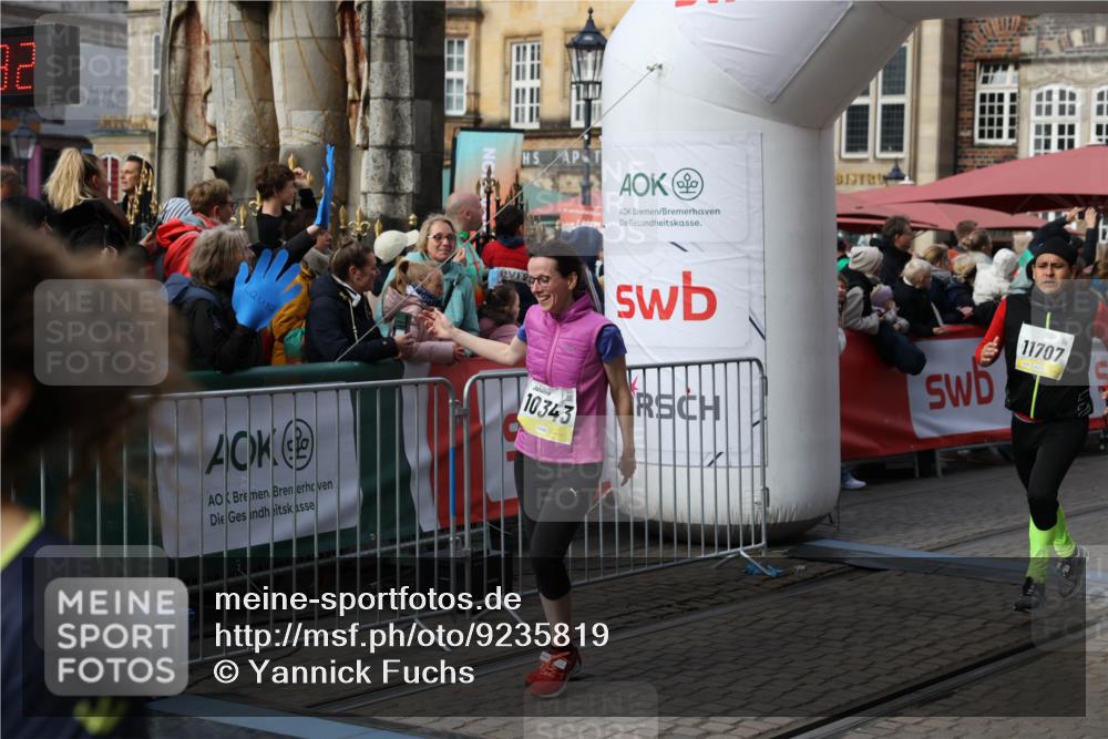 05.10.2025 - 20. swb-Marathon Bremen Yannick Fuchs http://msf.ph/oto/9235819 05.10.2025 11:05:22 Ziel 9440, 9668, 9690, 9908, 9978, 10018, 10021, 10255, 10343, 10990, 11016, 11323, 11501, 11540, 11650, 11707 meine-sportfotos.de