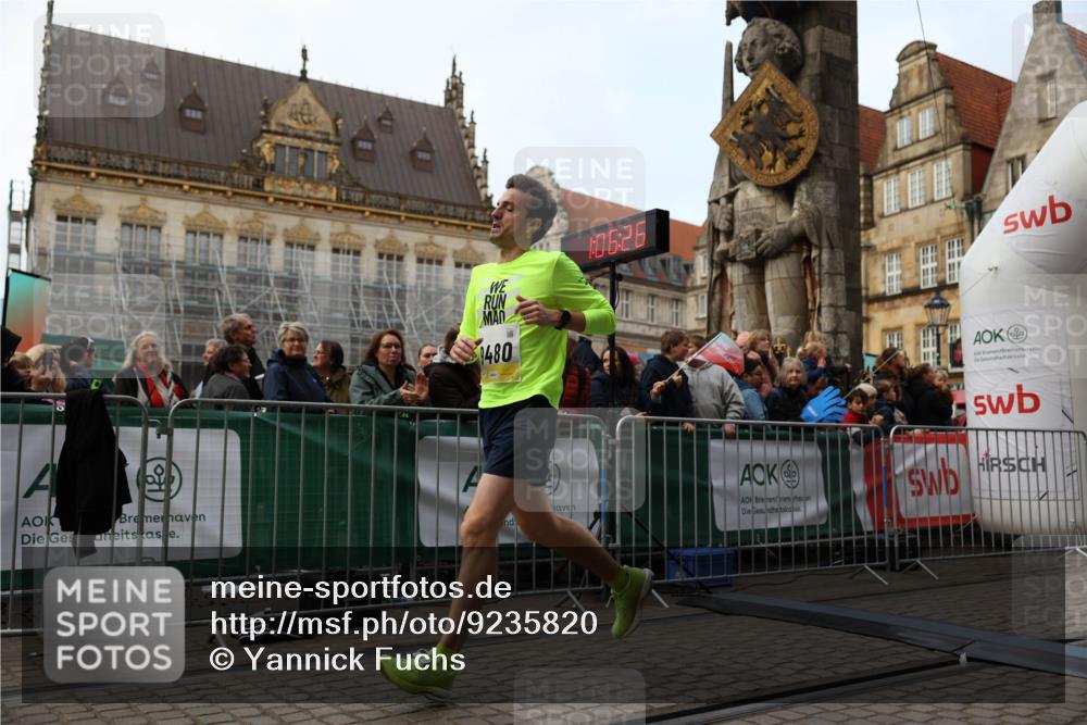 05.10.2025 - 20. swb-Marathon Bremen Yannick Fuchs http://msf.ph/oto/9235820 05.10.2025 10:37:15 Ziel 9480 meine-sportfotos.de