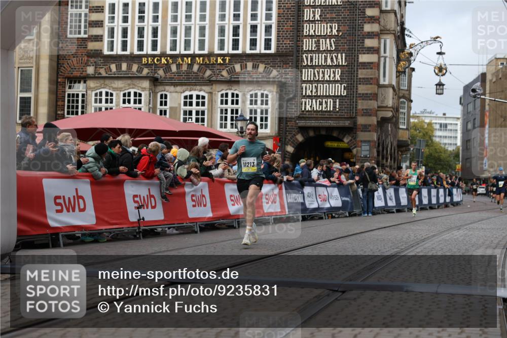 05.10.2025 - 20. swb-Marathon Bremen Yannick Fuchs http://msf.ph/oto/9235831 05.10.2025 10:37:21 Ziel 11213 meine-sportfotos.de