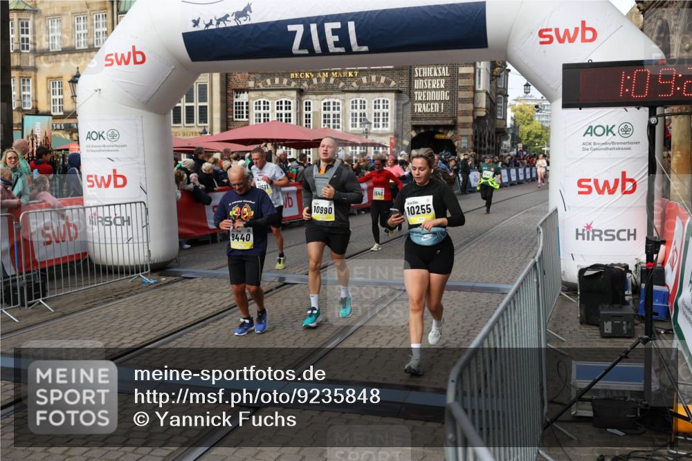 05.10.2025 - 20. swb-Marathon Bremen Yannick Fuchs http://msf.ph/oto/9235848 05.10.2025 11:05:23 Ziel 9440, 9690, 9908, 9978, 10018, 10021, 10255, 10343, 10990, 11323, 11501, 11540, 11650, 11707 meine-sportfotos.de