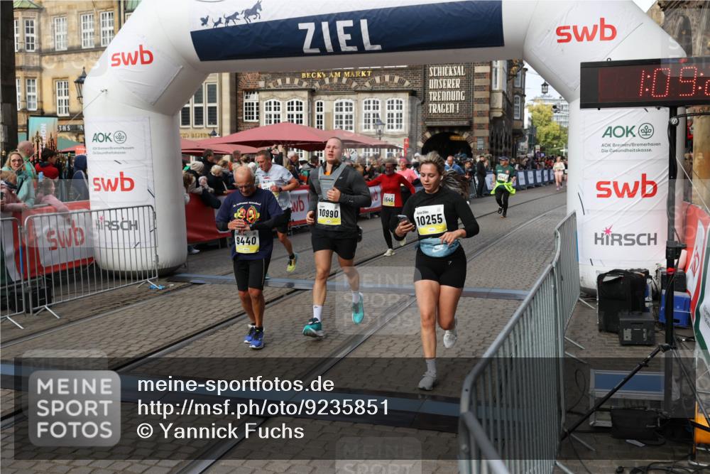 05.10.2025 - 20. swb-Marathon Bremen Yannick Fuchs http://msf.ph/oto/9235851 05.10.2025 11:05:24 Ziel 9440, 9515, 9690, 9908, 9944, 9978, 10018, 10021, 10255, 10343, 10990, 11323, 11501, 11540, 11650, 11707 meine-sportfotos.de