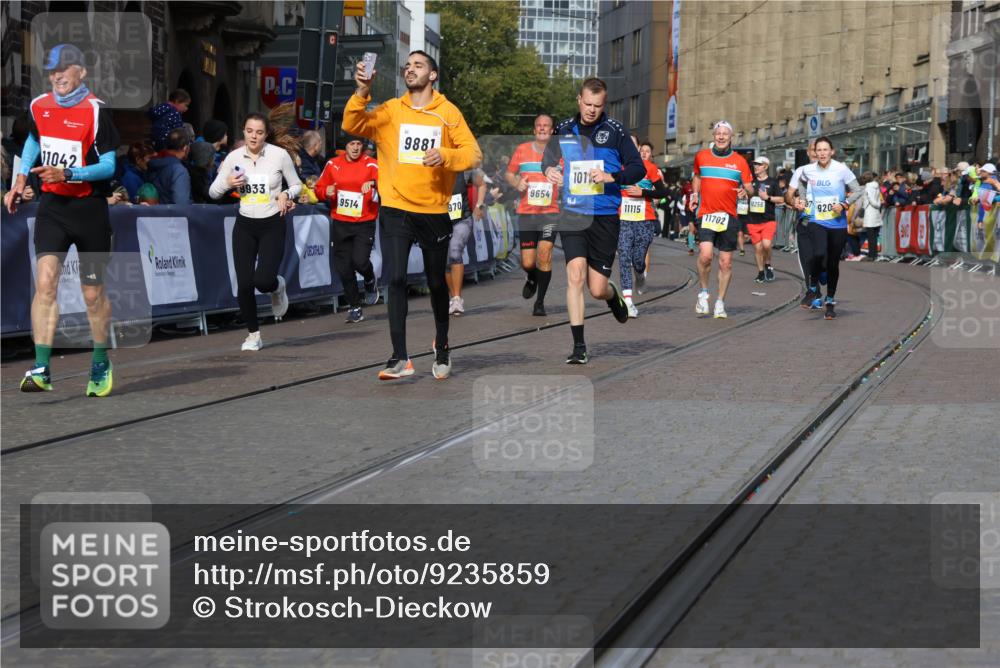 05.10.2025 - 20. swb-Marathon Bremen Strokosch-Dieckow http://msf.ph/oto/9235859 05.10.2025 10:55:16 Ziel 9201, 9318, 9350, 9514, 9654, 9881, 9933, 10003, 10116, 10260, 10326, 10970, 11042, 11115, 11140, 11431, 11702 meine-sportfotos.de