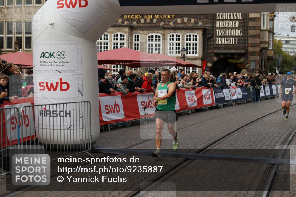 05.10.2025 - 20. swb-Marathon Bremen Yannick Fuchs http://msf.ph/oto/9235887 05.10.2025 10:37:26 Ziel 9565, 10704, 11213 meine-sportfotos.de