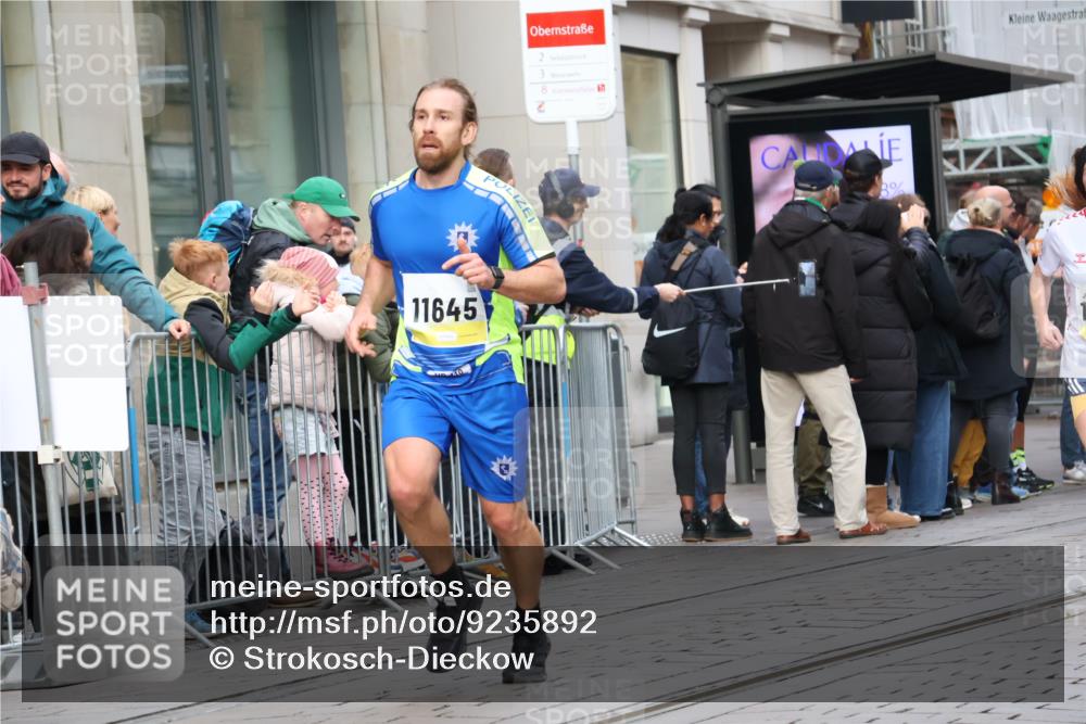 05.10.2025 - 20. swb-Marathon Bremen Strokosch-Dieckow http://msf.ph/oto/9235892 05.10.2025 10:43:56 Ziel 9361, 9614, 9919, 10044, 10348, 10351, 10505, 10649, 10652, 10666, 10780, 10816, 11316, 11503, 11645, 11648, 11659, 9361, 9614, 9919, 10044, 10348, 10351, 10505, 10649, 10652, 10666, 10780, 10816, 11316, 11503, 11645, 11648, 11659 meine-sportfotos.de