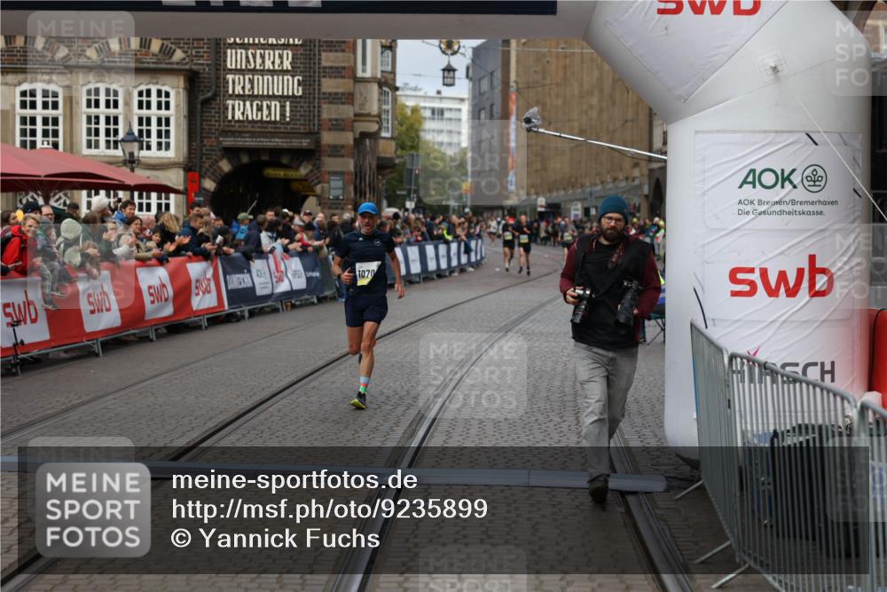 05.10.2025 - 20. swb-Marathon Bremen Yannick Fuchs http://msf.ph/oto/9235899 05.10.2025 10:37:27 Ziel 9565, 10704, 11213 meine-sportfotos.de