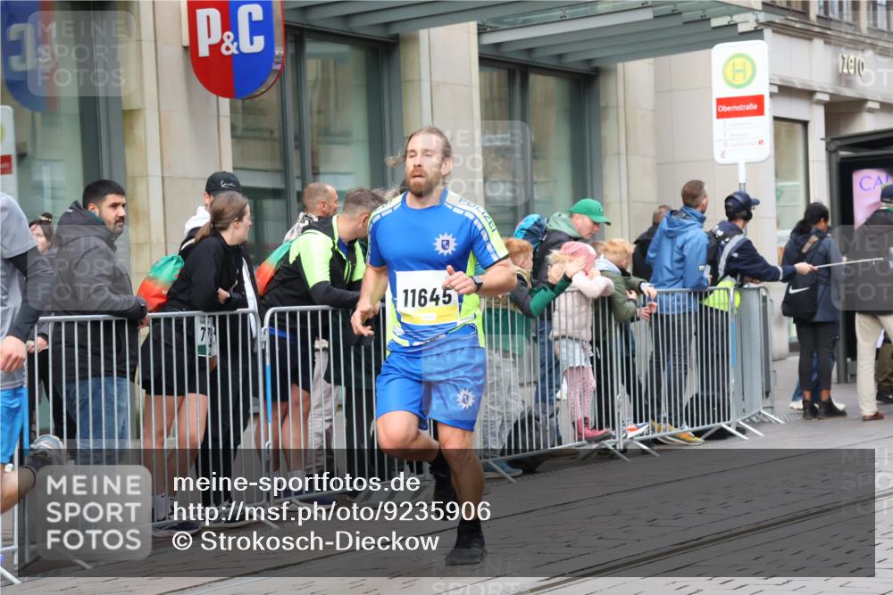 05.10.2025 - 20. swb-Marathon Bremen Strokosch-Dieckow http://msf.ph/oto/9235906 05.10.2025 10:43:57 Ziel 9361, 9614, 9919, 10044, 10348, 10351, 10505, 10649, 10666, 10816, 11316, 11503, 11645, 11648, 11659, 9361, 9614, 9919, 10044, 10348, 10351, 10505, 10649, 10666, 10816, 11316, 11503, 11645, 11648, 11659 meine-sportfotos.de
