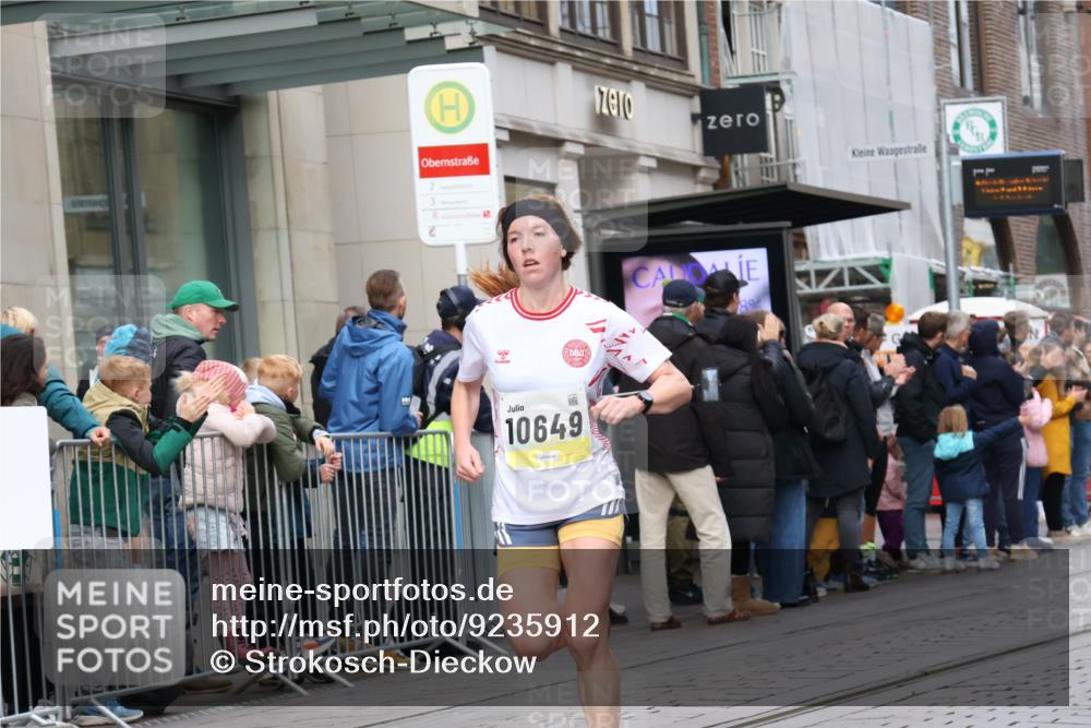 05.10.2025 - 20. swb-Marathon Bremen Strokosch-Dieckow http://msf.ph/oto/9235912 05.10.2025 10:43:57 Ziel 9361, 9614, 9919, 10044, 10348, 10351, 10505, 10649, 10666, 10816, 11316, 11503, 11645, 11648, 11659, 9361, 9614, 9919, 10044, 10348, 10351, 10505, 10649, 10666, 10816, 11316, 11503, 11645, 11648, 11659 meine-sportfotos.de