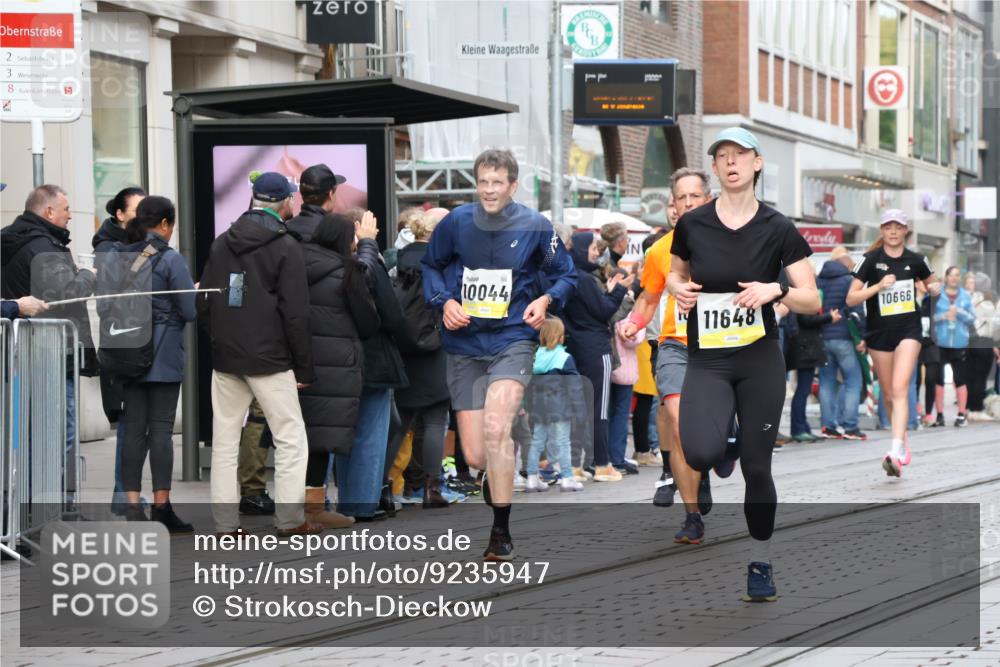 05.10.2025 - 20. swb-Marathon Bremen Strokosch-Dieckow http://msf.ph/oto/9235947 05.10.2025 10:44:01 Ziel 9361, 10044, 10348, 10505, 10649, 10666, 10816, 11645, 11648, 11659, 9361, 10044, 10348, 10505, 10649, 10666, 10816, 11645, 11648, 11659 meine-sportfotos.de