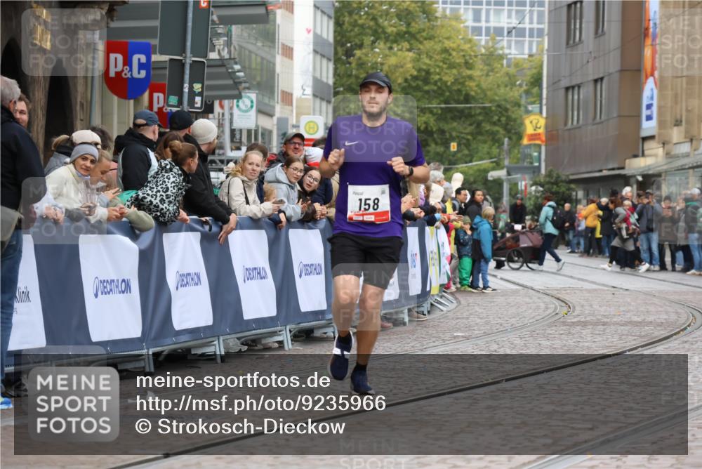 05.10.2025 - 20. swb-Marathon Bremen Strokosch-Dieckow http://msf.ph/oto/9235966 05.10.2025 12:38:55 Ziel 158 meine-sportfotos.de