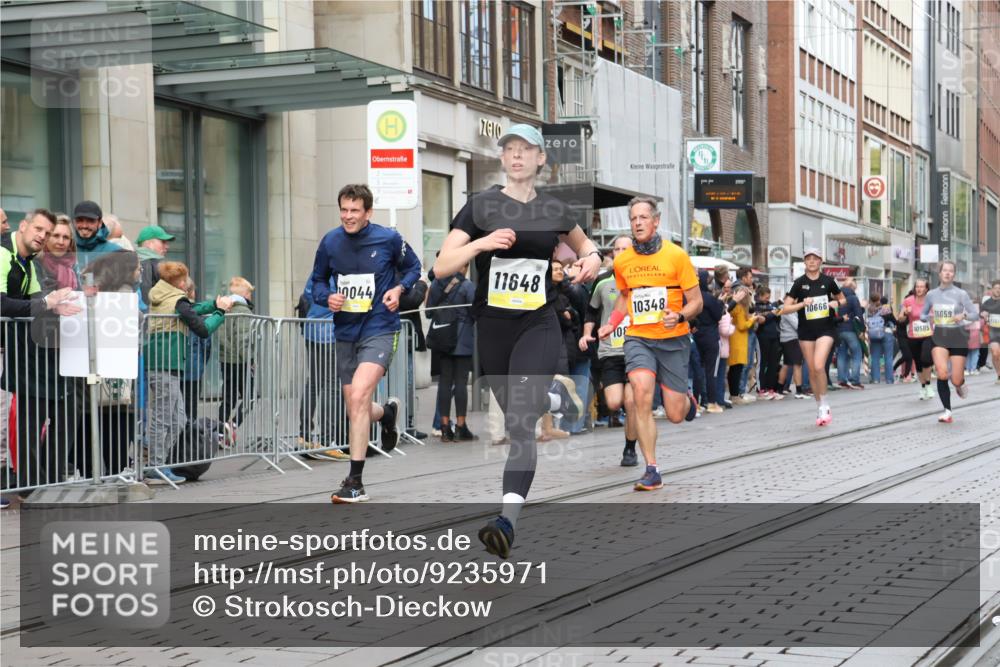 05.10.2025 - 20. swb-Marathon Bremen Strokosch-Dieckow http://msf.ph/oto/9235971 05.10.2025 10:44:02 Ziel 9361, 10044, 10348, 10505, 10649, 10666, 10816, 11645, 11648, 11659, 9361, 10044, 10348, 10505, 10649, 10666, 10816, 11645, 11648, 11659 meine-sportfotos.de