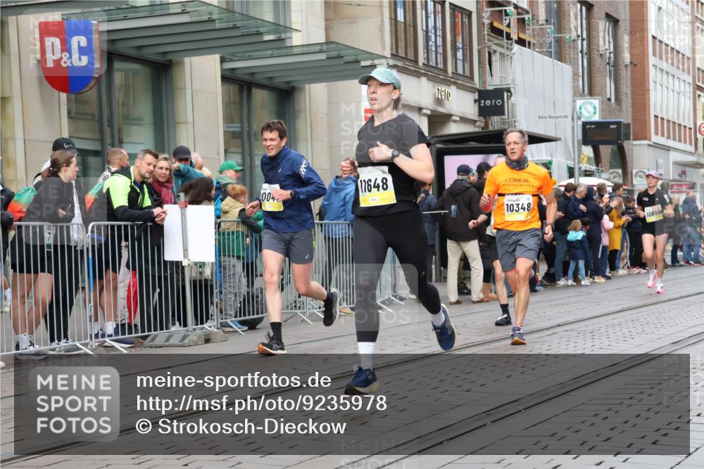 05.10.2025 - 20. swb-Marathon Bremen Strokosch-Dieckow http://msf.ph/oto/9235978 05.10.2025 10:44:03 Ziel 9361, 9897, 10044, 10348, 10505, 10666, 10816, 11645, 11648, 11659, 9361, 9897, 10044, 10348, 10505, 10666, 10816, 11645, 11648, 11659 meine-sportfotos.de