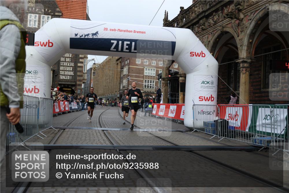 05.10.2025 - 20. swb-Marathon Bremen Yannick Fuchs http://msf.ph/oto/9235988 05.10.2025 10:37:35 Ziel 9586, 10358, 11021 meine-sportfotos.de
