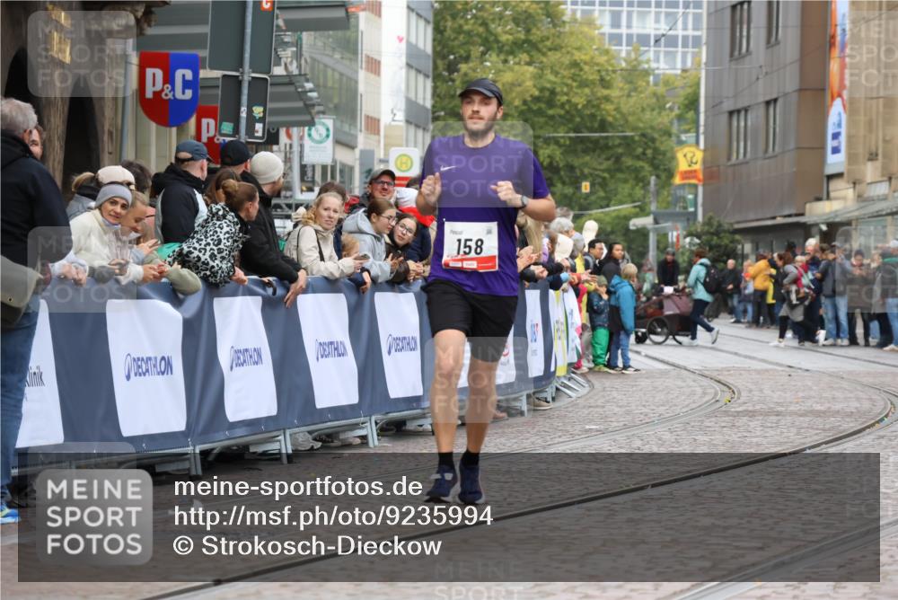05.10.2025 - 20. swb-Marathon Bremen Strokosch-Dieckow http://msf.ph/oto/9235994 05.10.2025 12:38:55 Ziel 158 meine-sportfotos.de