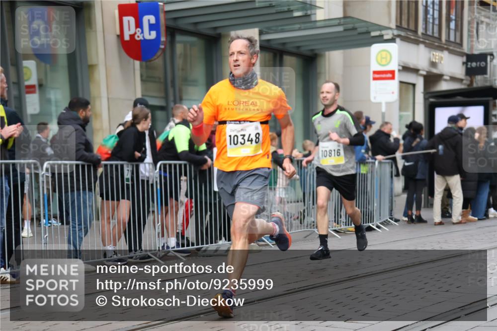 05.10.2025 - 20. swb-Marathon Bremen Strokosch-Dieckow http://msf.ph/oto/9235999 05.10.2025 10:44:04 Ziel 9361, 9897, 10044, 10348, 10505, 10666, 10816, 11648, 11659, 9361, 9897, 10044, 10348, 10505, 10666, 10816, 11648, 11659 meine-sportfotos.de